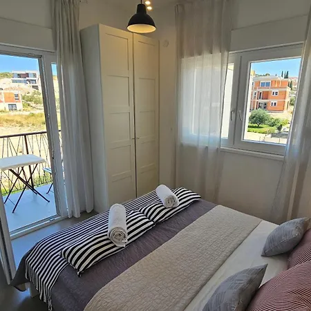 Apartment Near The For 4 Brodarica (Sibenik-Knin)